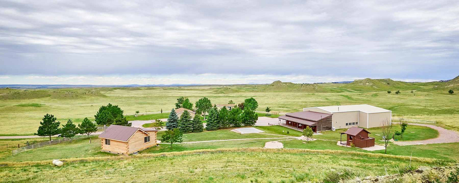 Tipi Hills Cabin, Guest House and Shop